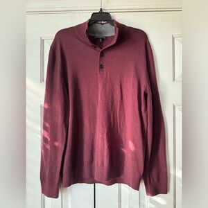 Burgundy men’s sweater/ top